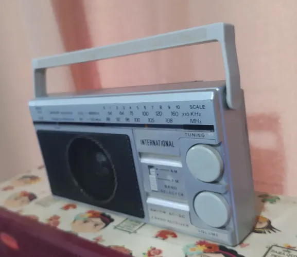 Rádio antigo international anos 80 AM FM funcionando 