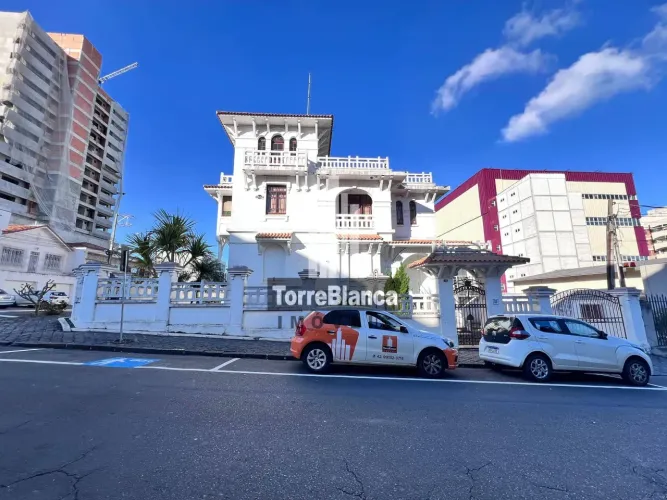 Sobrado Comercial para locação, 5 salas e 7 vagas, 3 banheiros, 578m², Centro - Ponta Gros