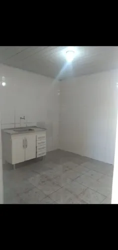 Casa de 2 cômodos para alugar