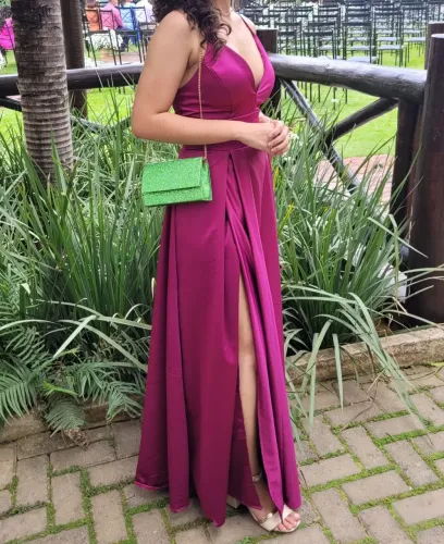 Vestido longo de festa cor fúcsia