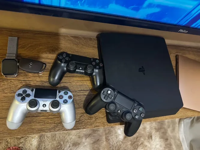 PS4, 1 TB 3 controles, Excelente! P/ Cartão 12vz
