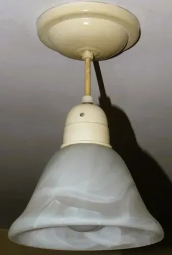 Luminária de teto para uma luz, cúpula em vidro leitoso fosco rajado Formato cônico*