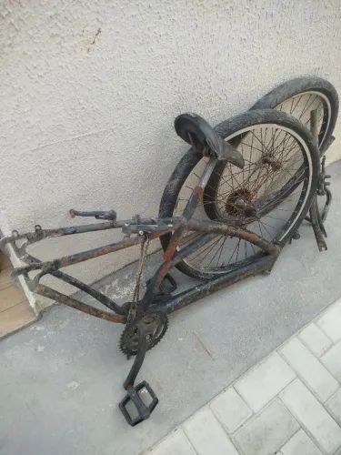 VENDO BICICLETA VELHA DESMONTADA