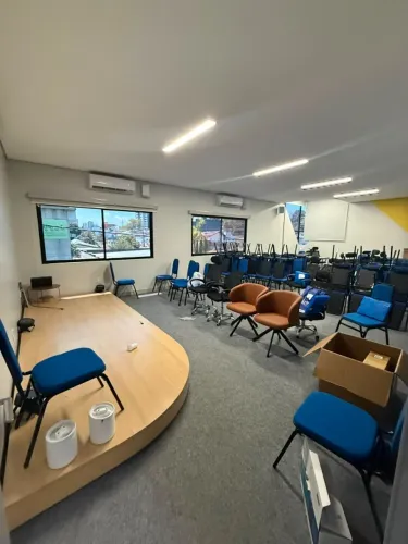 ALUGO Prédio Comercial no Vieiralves, 11 salas, Auditório para até 40 pessoa