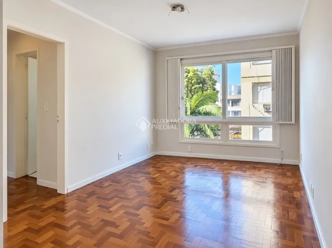 Apartamento de 1 dormitório com 56,55 m² privativos e vaga escriturada à venda no Centro H