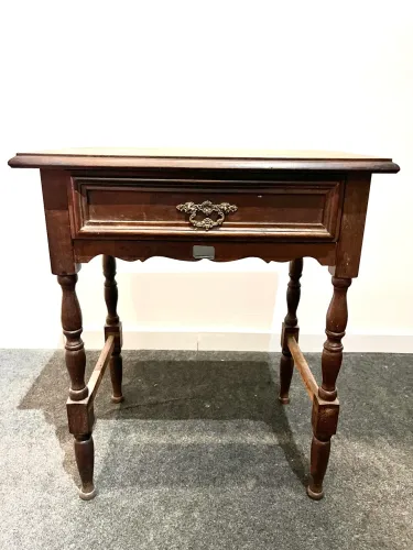Mesa de cabeceira antiga 