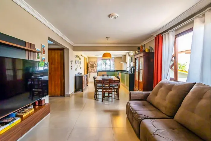 Casa Térrea Averbada 3 quartos sendo 1 suíte 2 vagas quintal Recém Reformada - R$ 1.25
