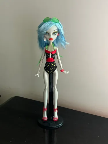 Monster high ghoulia skull shores