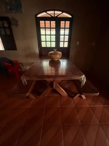 Mesa em madeira pura maciça 8 a 10 lugares