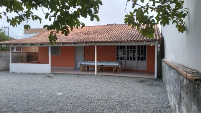 ALUGA CASA TEMPORADA - UBATUBA / SÃO FRANCISCO DO SUL-SC