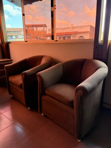 2 Poltronas marrom de tecido