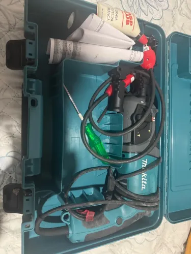 Vendo furadeira da Makita 