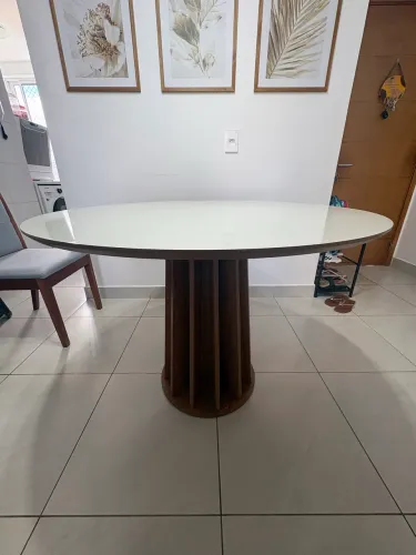 Mesa de Jantar Redonda 1,05m Branca com Base de Madeira