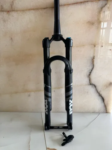 Suspensão Fox 34 Step-Cast (SC) Performance 2024 - 110mm (Retirada da Caloi Elite Carbon)