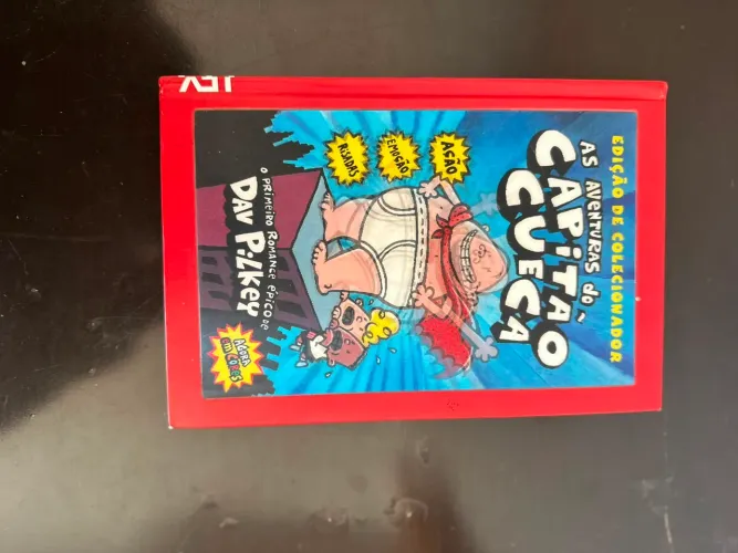 Livro edição de colecionador capitão cueca