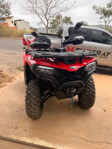 Quadriciclo cforce 520L