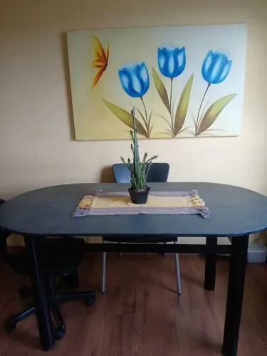 Mesa de ardósia e metal