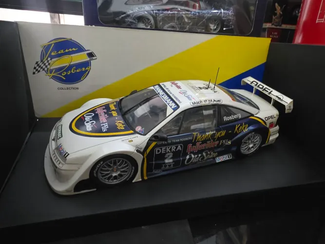 Miniatura 1.18 GM Opel Calibran V6 DTM Minichamps