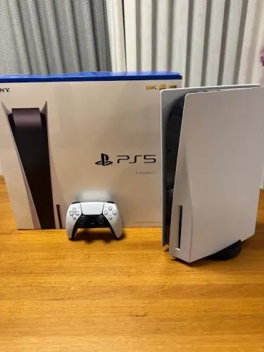 PlayStation 5 (PS5) com controle Edge