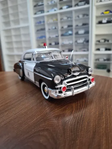 Miniatura Police Motormax 1/24 Chevrolet Bel Air 1955