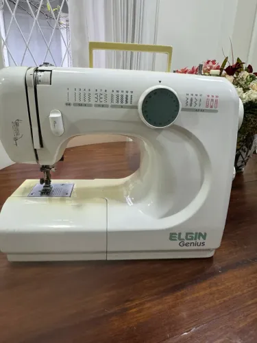 Máquina Costura Singer 110 V - Genius