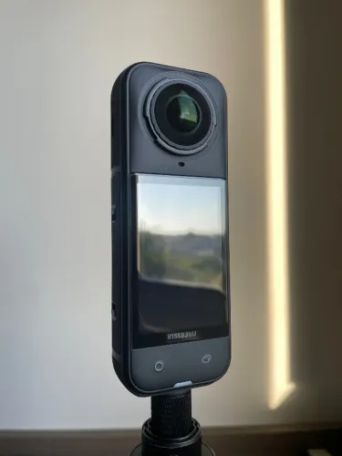 Câmera Insta360 X5 - Cartão de Memória + Acessórios