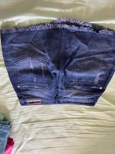 Vendo duas saia jeans curtas por 25,00