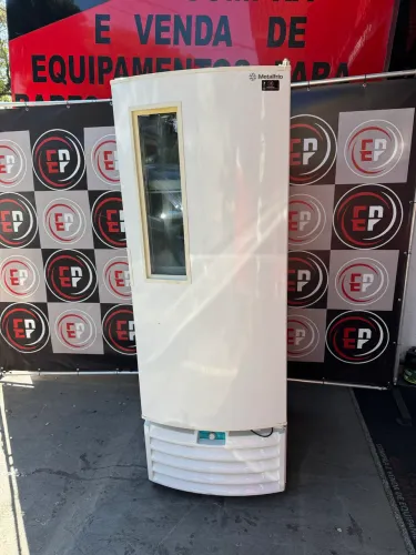 VENDO UM FREEZER VERTICAL METALFRIO COM VISOR ESTADO DE NOVO 