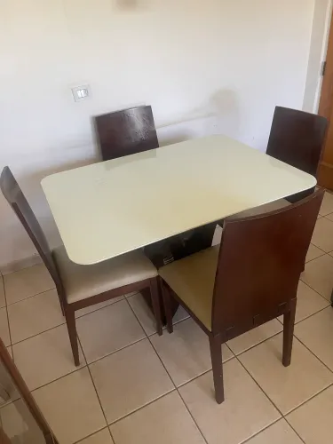 Mesa de Jantar 4 Lugares com Tampo de Vidro Branco - Muito Conservada