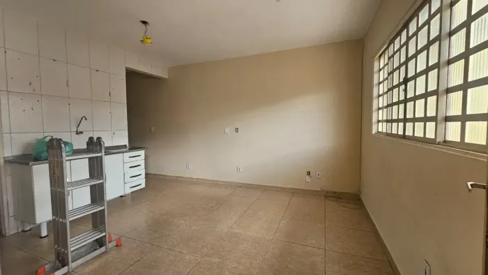 Alugo apartamento térreo, qr 217 conj N Santa Maria- 2 Quartos, suite, 900 metros do brt