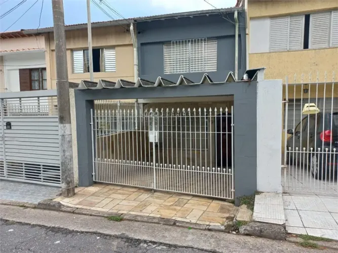 Sobrado à Venda no Jaguaré - 3 Dormitórios e Quintal