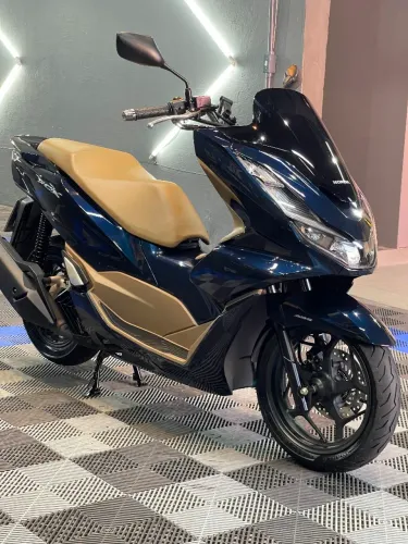 PCX DLX 2025