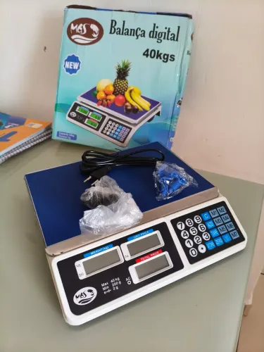 Balança digital 40 kg eletrônica<br>- Bateria recarregável e visor duplo