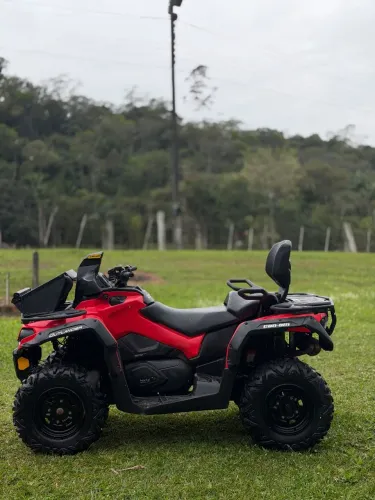 Quadriciclo Can-Am 570 Max