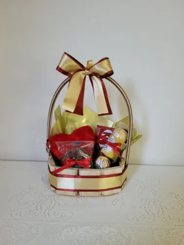 Cesta com Pelúcia. Pronta Entrega. Cesta de Chocolate. Cesta de Café. Aniversário.