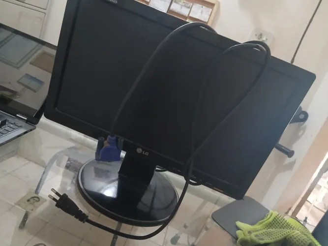Monitor LG Flatron W1642S usado + teclado (também usado)