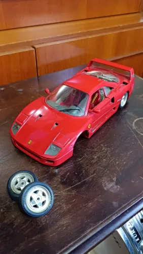 Ferrari F40, tamanho 1:18, marca Burago, made in Italy, adquirida no Uruguai nos anos 90