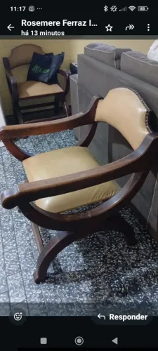 Cadeiras em madeira de lei