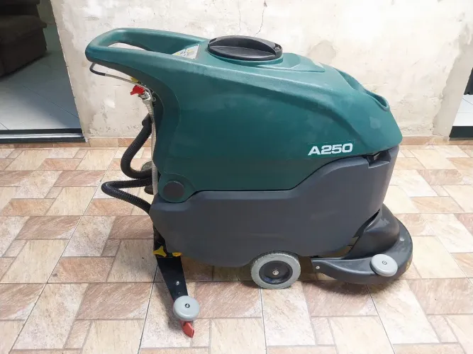 Lavadora de pisos A250 tennant bateria 24v