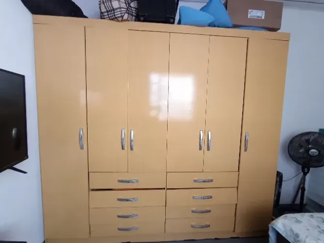 Vendi guarda roupa 6 portas, 8 gavetas urgente
