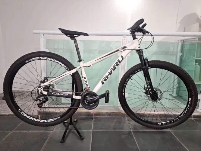 Bicicleta aros 29 c/freios à disco