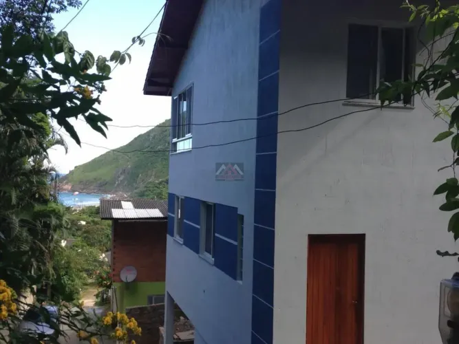 Sobrado no paraíso! Vista para o mar da praia da Solidão!