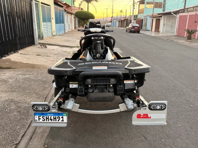 Jet-ski sae doo GTR 215