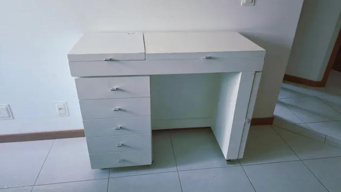 Penteadeira Profissional com Rodízios - Estrutura Robusta (Oportunidade)