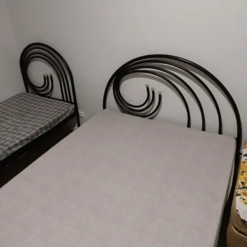 Cama de casal e cama de solteiro para venda