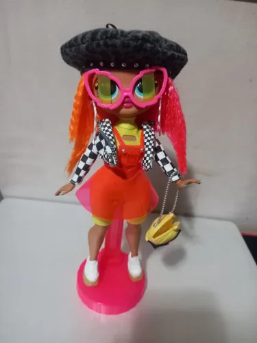 Boneca LOL Surprise OMG Neonlicious