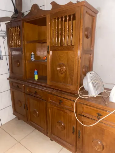Armário de madeira 