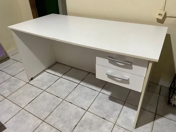 Escrivaninha 1,49 x 0,7 m 