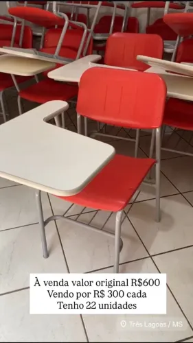 22 unidades de Carteiras com mesa acoplada Linea Rica em ótimo estado de conservação 