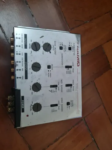 Crossover Piramid CR 82